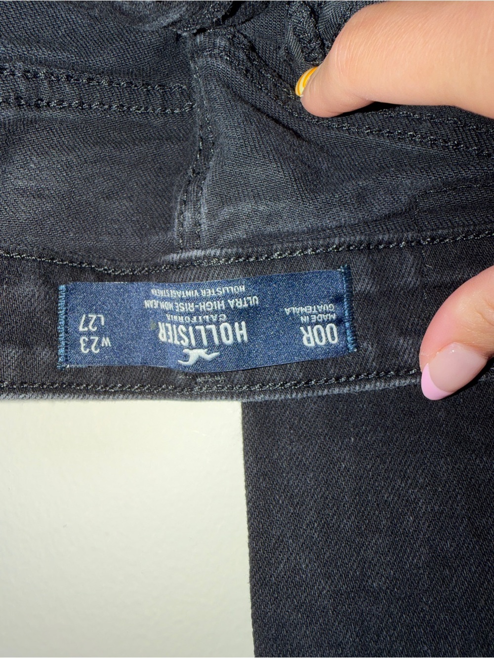 Hollister Black Cropped Raw-Hem Jeans - Picture 3 of 3
